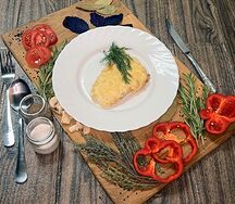 Филе горбуши под сыром с гарниром на выбор