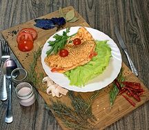 Омлет с ветчиной, сыром и зеленью