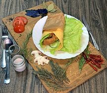 Ролл с креветками и авокадо