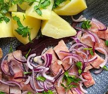 Сельдь с отварным картофелем