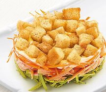 Салат с копченой курицей