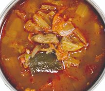 Кимчи чиге со cвининoй и рис