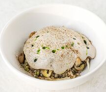 Зеленая гречка с вешенками, пармезаном и трюфельным кремом