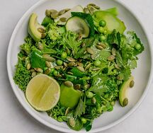 Большой зеленый салат