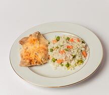 Курица с сыром и рис с овощами