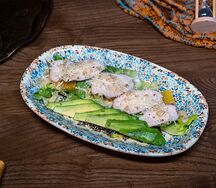 Салат с куриной грудкой и авокадо