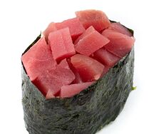 Гункан с тунцом