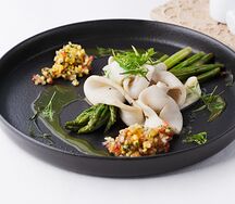 Кальмар с тар таром из манго и спаржей