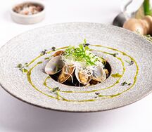 Паста с креветками и вонгли