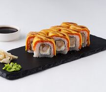 Ролл Филадельфия с креветкой темпура и сыром чеддер