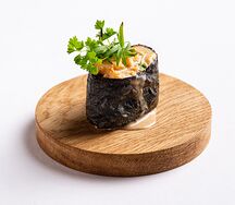 Гункан со снежным крабом