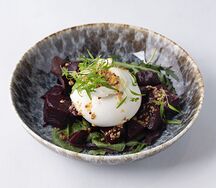 Салат из печеной свеклы с бураттой