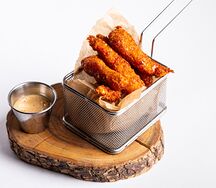 Хрустящие креветки с ореховым соусом