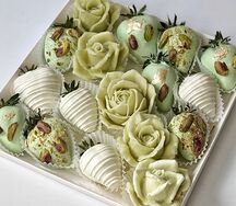 Клубника в шоколаде - фисташка