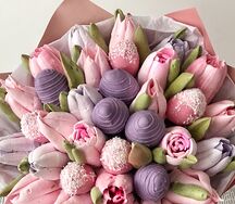 Клубника в шоколаде и зефирные тюльпаны