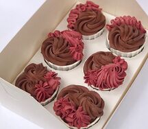 Капкейк шоколадный с вишней