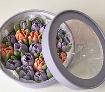 Сиреневые и рыжие тюльпаны из зефира