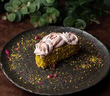 Фисташковый десерт с малиновым компоте