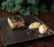 Сметанник с черносливом и грецкими орехами