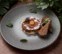 Тартар из говядины с чиабаттой