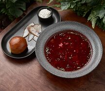 Борщ с мясом бычка и домашним салом