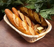 Хлебная корзина с копченым маслом