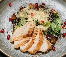 Стейк салат с курицей