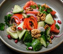 Овощной салат с грецким орехом