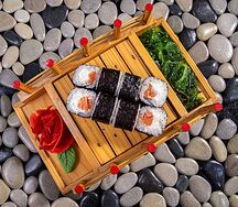 Ролл с лососем