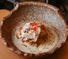 Треска с картофелем беби и тремя видами икры