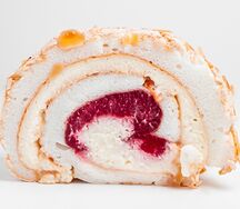 Меренговый рулет Малина-Маракуйя