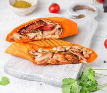 Шаурма в сырном лаваше с курицей