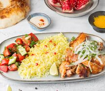 Шаурма на тарелке со свининой и рисом