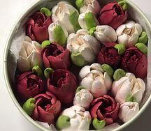 Зефирные цветы в шляпной коробке