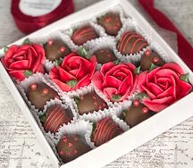 Клубника в шоколаде с зефирными цветами