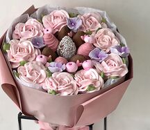 Клубника в шоколаде с зефирными цветами