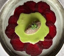 Карпаччо из свеклы с грибной икрой и кремом из зеленого горошка