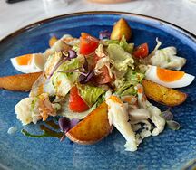 Салат с треской и беби картофелем