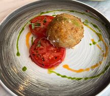 Котлета из трески с печеными томатами