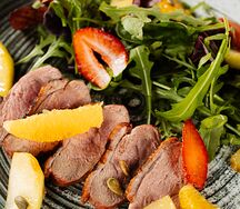 Салат с уткой и зелеными яблоками