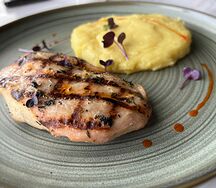 Куриное филе на гриле с картофельным пюре