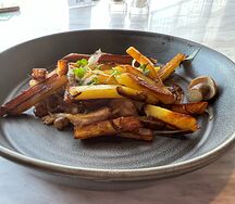 Картофель с белыми грибами и луком с ароматом трюфеля