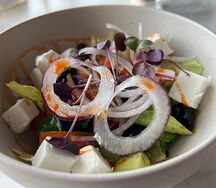 Овощной салат с греческим сыром