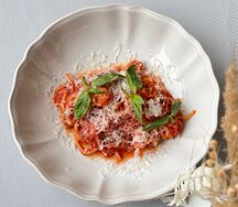 Спагетти Помодоро с вялеными томатами черри