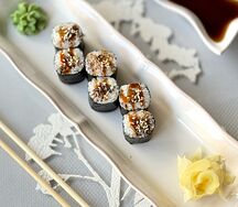 Ролл со сливочным сыром и угрем