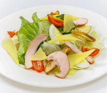 Салат Цезарь с курицей