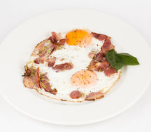 Яичница-глазунья с беконом