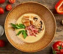 Сырный суп с грибами и беконом