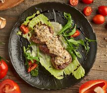 Медальоны из говядины с грибным фрикасе