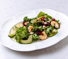 Салат с креветками и авокадо